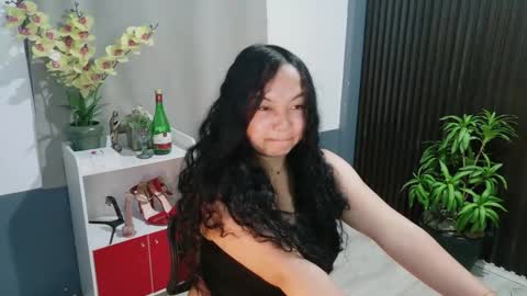 Snapshot of urfavouritecravings chatting on December 2025 01:15:01 PM Scarlet online show from December 2025 01:15:01 PM