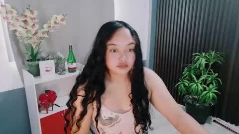 Snapshot of urfavouritecravings chatting on February 2026 01:48:01 AM Scarlet online show from February 2026 01:48:01 AM