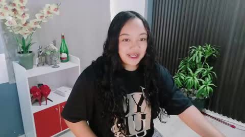 Snapshot of urfavouritecravings chatting on February 2026 03:11:02 AM Scarlet online show from February 2026 03:11:02 AM