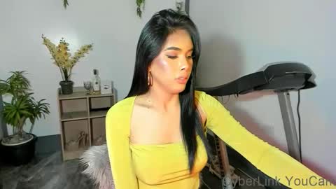 Snapshot of urfavouriteobsession chatting on December 2024 02:22:02 AM Angela Cullens online show from December 2024 02:22:02 AM