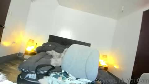 Snapshot of urfavouriteobsession chatting on November 2025 04:32:02 PM Angela Cullens online show from November 2025 04:32:02 PM