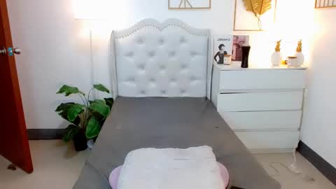 Snapshot of urfynestchina_doll chatting on March 2025 07:04:02 AM Im your doll maica online show from March 2025 07:04:02 AM