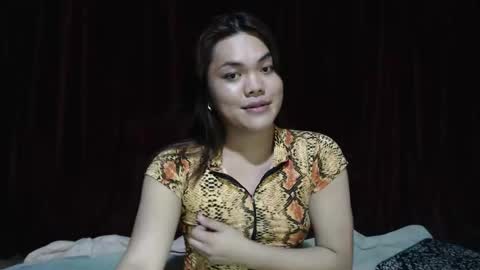 urhottie_bella online show from June 2026 01:13:01 PM