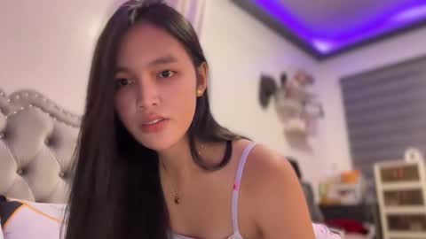 Amira online show from November 2025 02:44:01 AM