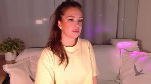 Silvia online show from November 2025 07:01:01 AM