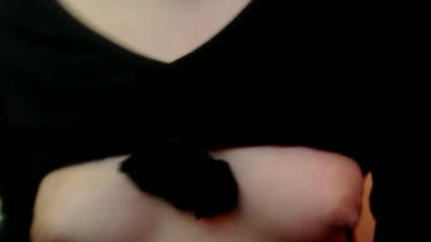 Snapshot of urwildroseanne chatting on October 2025 01:19:01 AM urwildroseanne online show from October 2025 01:19:01 AM