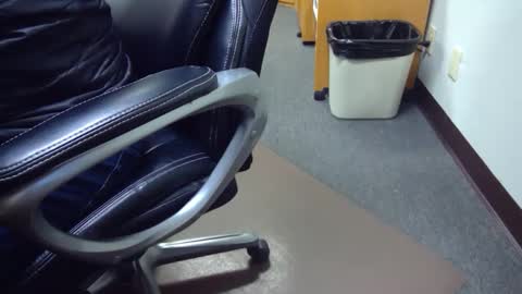 useemie online show from January 2025 12:00:02 AM