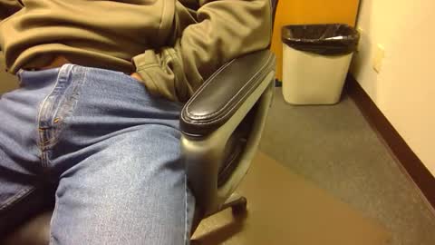 useemie online show from January 2025 12:04:01 AM