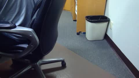 useemie online show from September 2025 10:32:02 PM