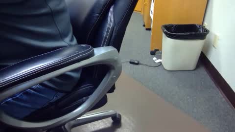 useemie online show from November 2025 08:20:01 PM