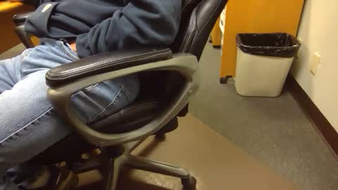 useemie online show from April 2026 07:40:01 PM