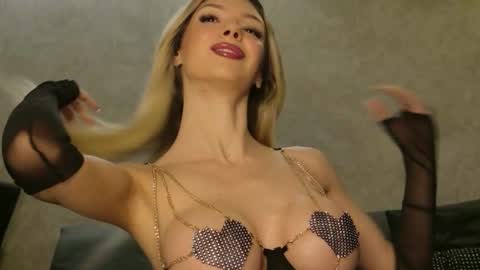 Mia online show from March 2026 03:23:01 AM