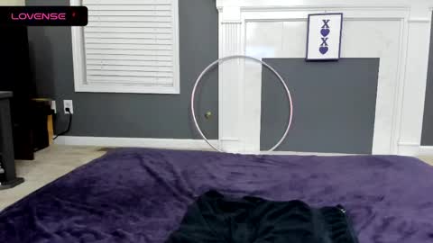 Snapshot of v_plays chatting on June 2026 01:28:02 AM V online show from June 2026 01:28:02 AM