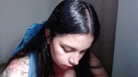 Snapshot of v_vennus chatting on October 2025 07:00:02 AM Vennus online show from October 2025 07:00:02 AM