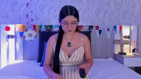 Vaalentina Lux online show from July 2026 02:54:01 PM
