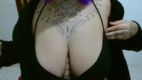 Vah Oliver online show from November 2025 03:17:01 AM