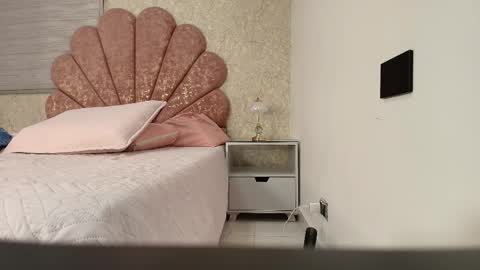 Vaiolet colls online show from February 2026 12:26:02 PM