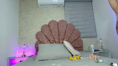 Vaiolet colls online show from February 2026 11:59:01 AM