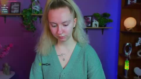 vaiolet_lovely online show from April 2026 06:32:02 PM