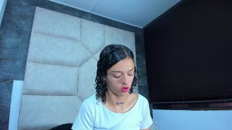 V A I O L E T T  S M I T H online show from April 2026 01:34:02 PM