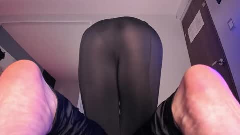 Snapshot of val_oconner chatting on November 2025 08:40:01 PM val_oconner online show from November 2025 08:40:01 PM