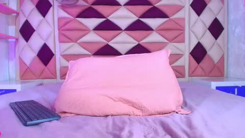 Snapshot of vale_castro1 chatting on September 2025 08:20:01 PM Valentina online show from September 2025 08:20:01 PM