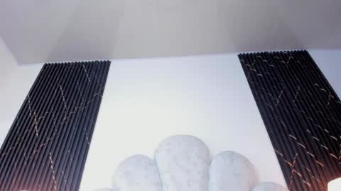 Snapshot of valenrosse_ chatting on April 2026 01:41:02 PM Valen online show from April 2026 01:41:02 PM