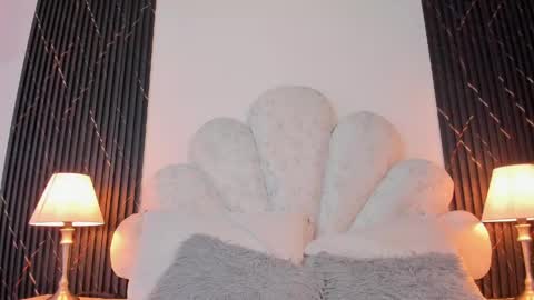 Snapshot of valenrosse_ chatting on May 2026 11:17:01 AM Valen online show from May 2026 11:17:01 AM