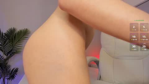 Snapshot of valentina_m17 chatting on February 2025 01:00:01 AM VALENTINA online show from February 2025 01:00:01 AM