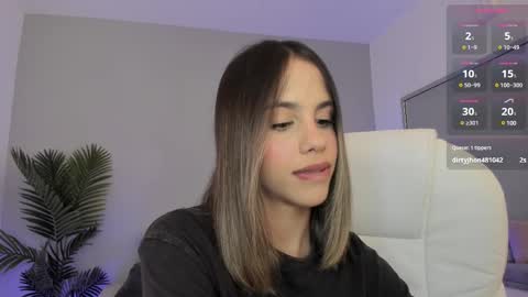 Snapshot of valentina_m17 chatting on February 2025 02:37:02 AM VALENTINA online show from February 2025 02:37:02 AM