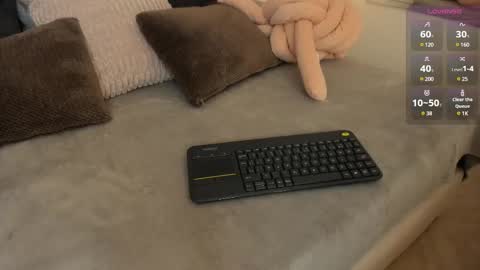 Snapshot of valentina_m17 chatting on March 2025 10:32:01 PM VALENTINA online show from March 2025 10:32:01 PM