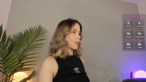 Snapshot of valentina_m17 chatting on September 2025 01:54:02 AM VALENTINA online show from September 2025 01:54:02 AM