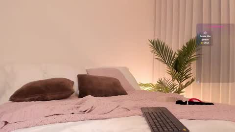 Snapshot of valentina_m17 chatting on November 2025 12:13:01 AM VALENTINA online show from November 2025 12:13:01 AM