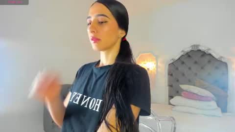 Snapshot of valentina_ross_ chatting on June 2026 12:14:02 PM Valentina online show from June 2026 12:14:02 PM