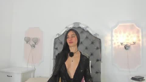 Snapshot of valentina_ross_ chatting on June 2026 11:43:02 AM Valentina online show from June 2026 11:43:02 AM