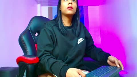 valentina_y_sneiderr online show from April 2026 10:35:02 PM