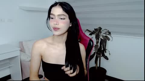 Valentina  online show from May 2026 04:43:01 AM