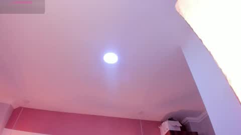 Mia  online show from November 2025 07:30:01 PM