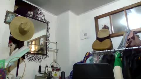Snapshot of valentine_xo chatting on March 2025 12:42:02 AM Val online show from March 2025 12:42:02 AM
