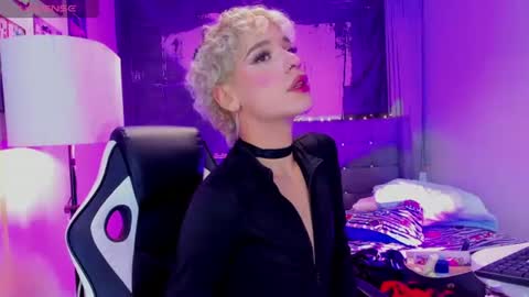 Snapshot of valentinee_xo chatting on July 2026 07:14:02 AM valentinee_xo online show from July 2026 07:14:02 AM