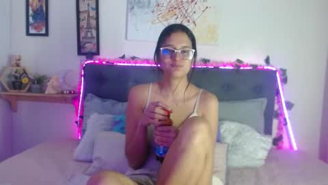 V A L E N T I N I online show from November 2025 07:58:01 PM