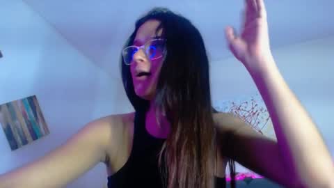 V A L E N T I N I online show from November 2025 07:24:01 PM