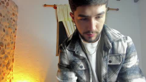 Snapshot of valentino2201 chatting on December 2024 11:50:01 PM valentino online show from December 2024 11:50:01 PM