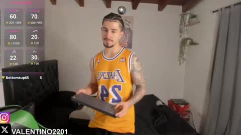 Snapshot of valentino2201 chatting on November 2025 12:43:01 AM valentino online show from November 2025 12:43:01 AM