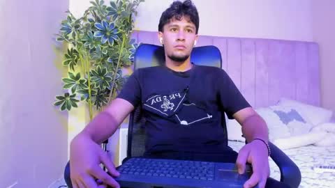 Snapshot of valentino_russo chatting on March 2026 05:26:01 PM VALENTINO online show from March 2026 05:26:01 PM