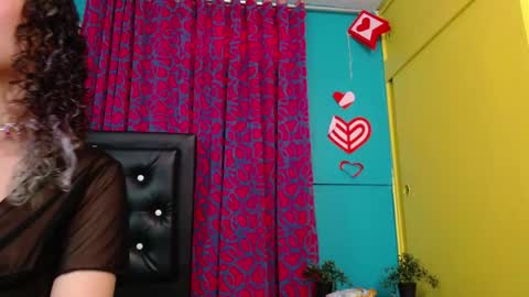 Snapshot of valerie_mase chatting on October 2025 08:51:02 PM vale online show from October 2025 08:51:02 PM