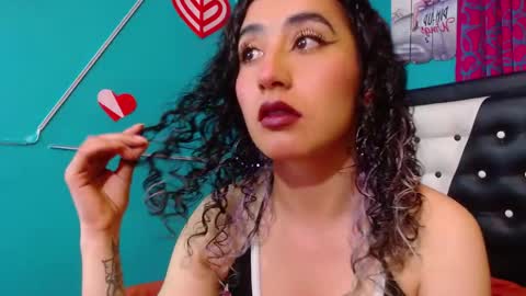 Snapshot of valerie_mase chatting on October 2025 08:00:02 PM vale online show from October 2025 08:00:02 PM