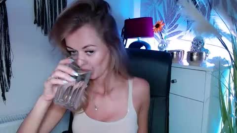 Valerie  online show from February 2025 11:49:02 AM