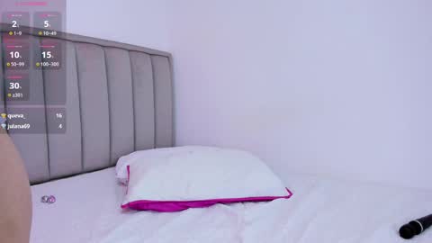 Cris  online show from September 2025 12:43:01 AM