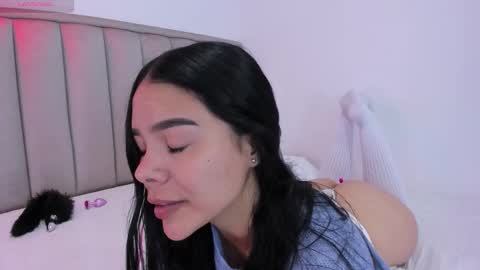 Cris  online show from October 2025 10:29:01 PM